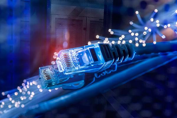 高技术网络电缆采用光纤光学彩色背景